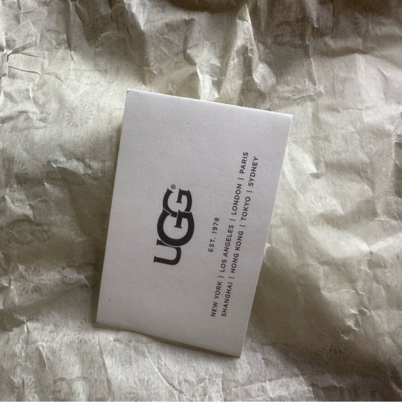 💎Authentic💎 UGG BOOTS! Never worn with tags - Picture 4 of 4